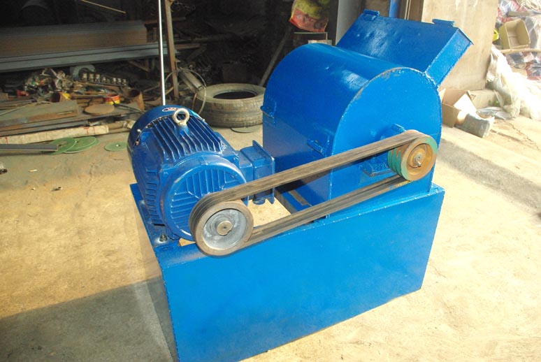 粉餅機(jī)，碎餅機(jī)，大餅打碎機(jī)，花生茶籽大豆餅粉碎機(jī)